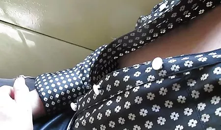 Tiga lucu balita mengisap bokep dengan janda kontol keras