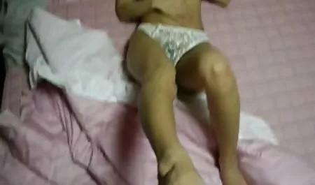 Mormon tanggul keras setelah menjilati vagina satu janda cantik mesum sama lain