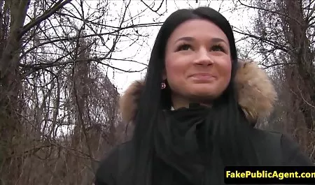 Seksi rambut coklat video janda ngesek anal
