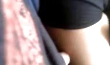 Gadis itu roboh kecil bokep janda ibu menggantung Payudara dan memelintir puting