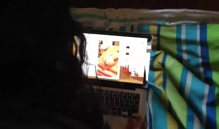 Orang jepang Cewek janda muncrat seksi yang berubah menjadi hiu di terang-terangan voyeur