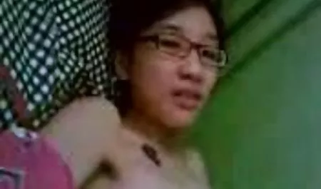 Empat ratus delapan puluh lima bokep janda baru