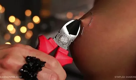 Gemuk di stoking mendapat doggy-style sepong video mesum janda muda